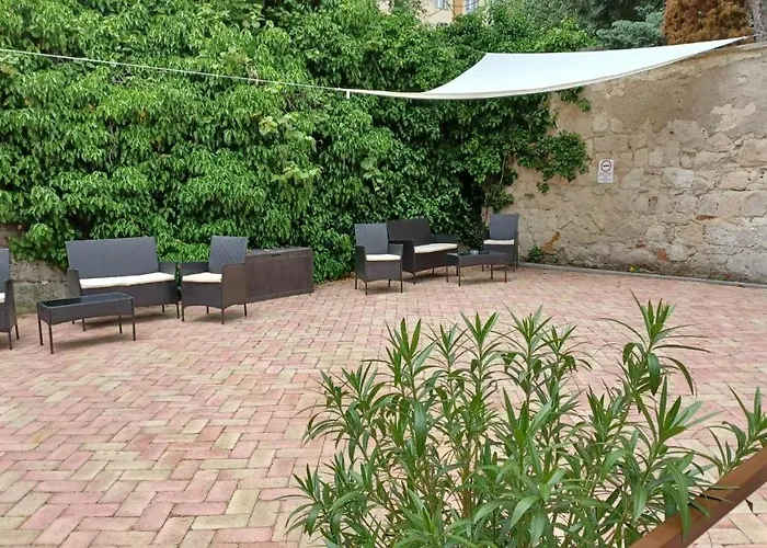 Milla Hotel apartamentowy Eger